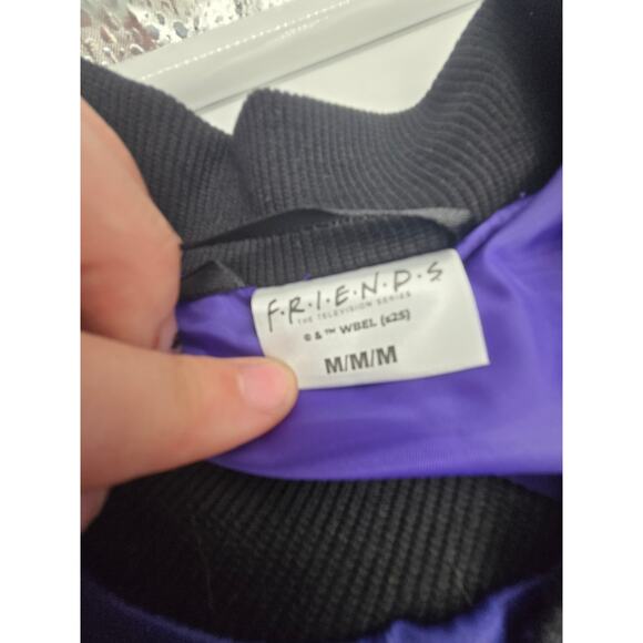 Friends DVD Seasons 5 & 10 + Finale Disc with Women’s Medium Friends Jacket - Picture 3 of 15